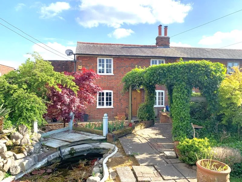 2 bed house for sale — Hedsor Road, Bourne End SL8 5ES
