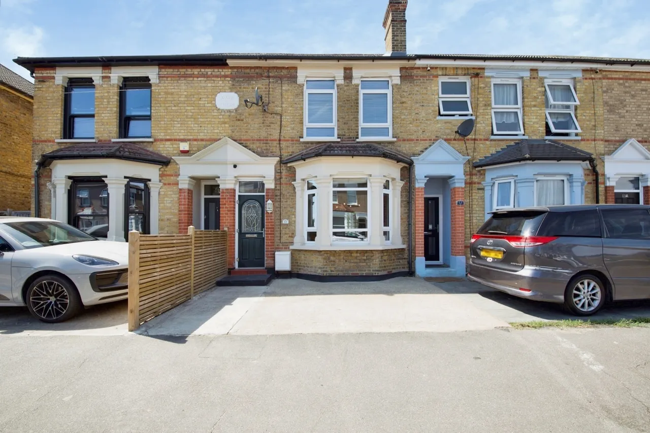 3 bed house for sale — Olive Street, ROMFORD, Essex, RM7