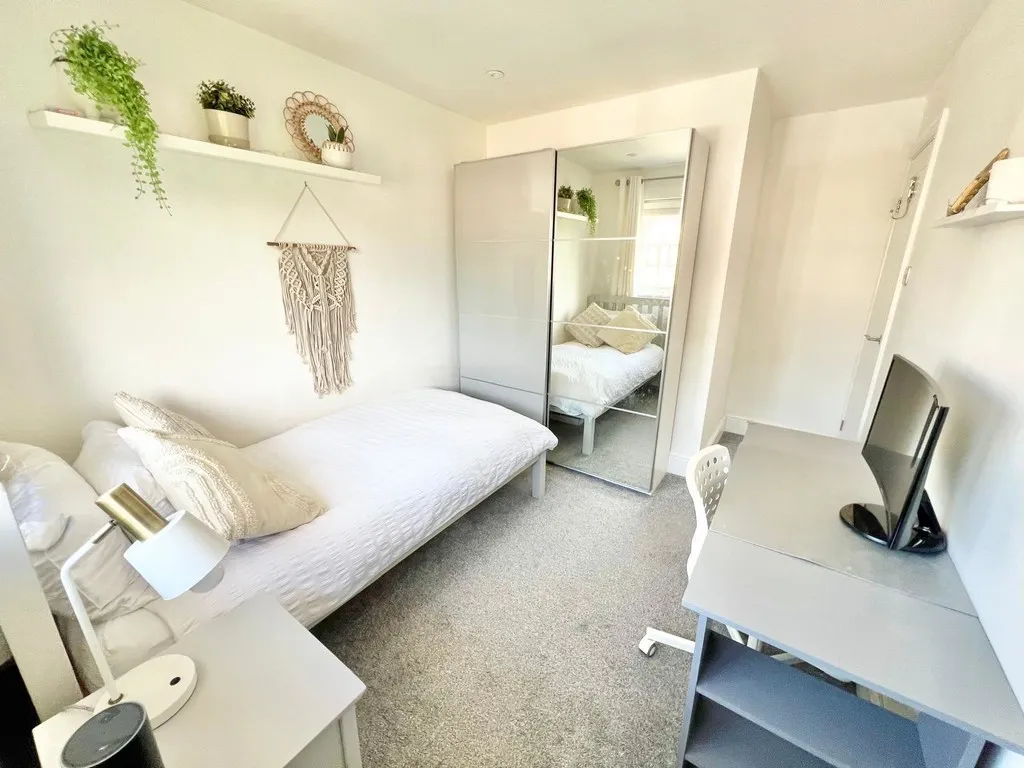 Mytchett, Camberley, photo 18