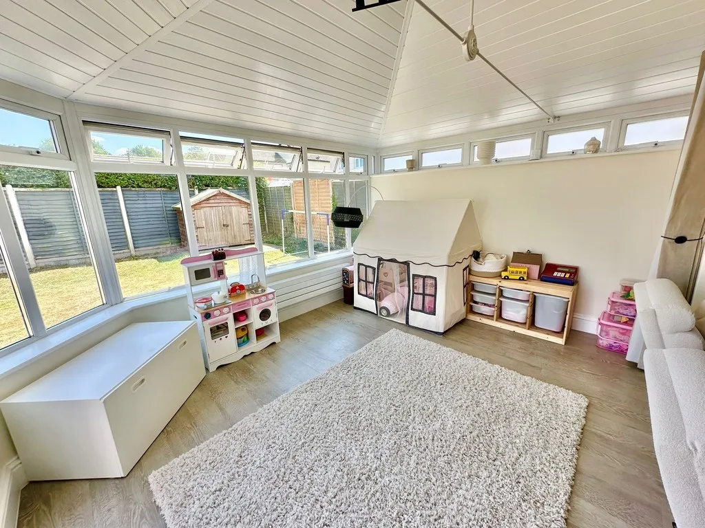 Mytchett, Camberley, photo 8