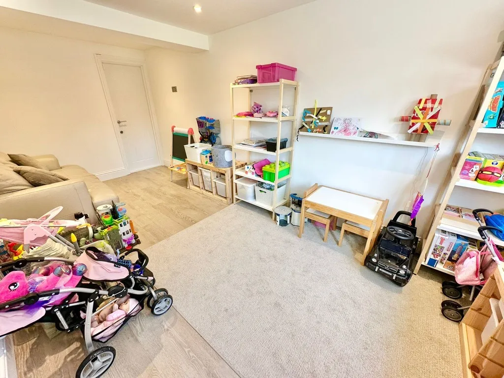 Mytchett, Camberley, photo 12