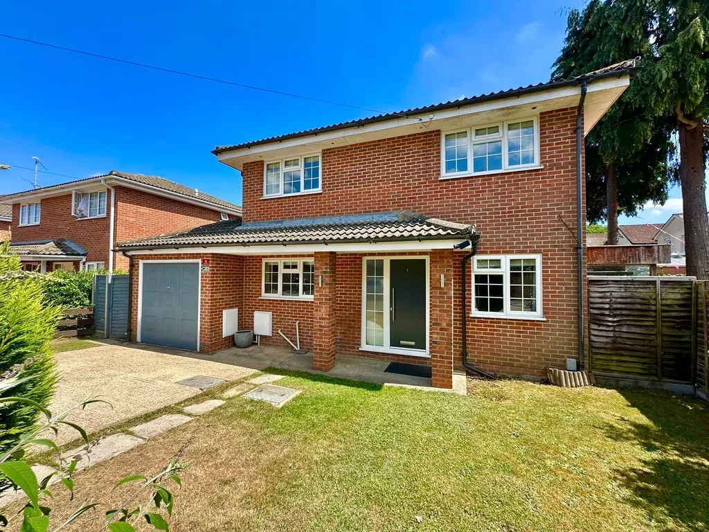 4 bed house for sale, Mytchett, Camberley