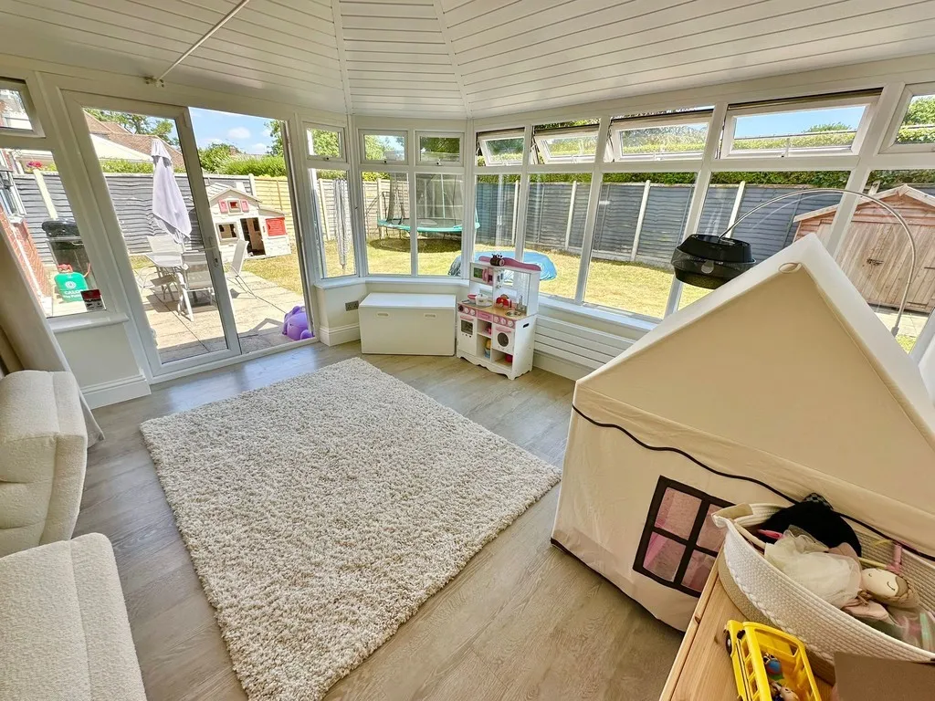 Mytchett, Camberley, photo 9