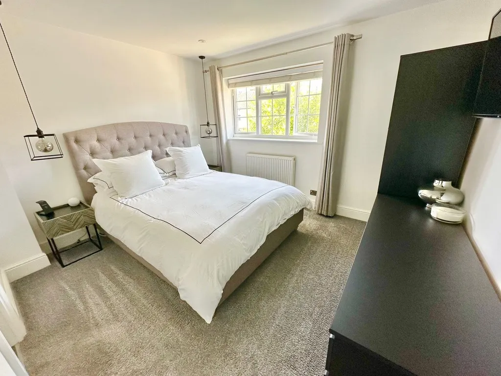 Mytchett, Camberley, photo 13