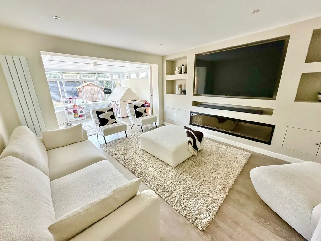 Mytchett, Camberley, photo 2