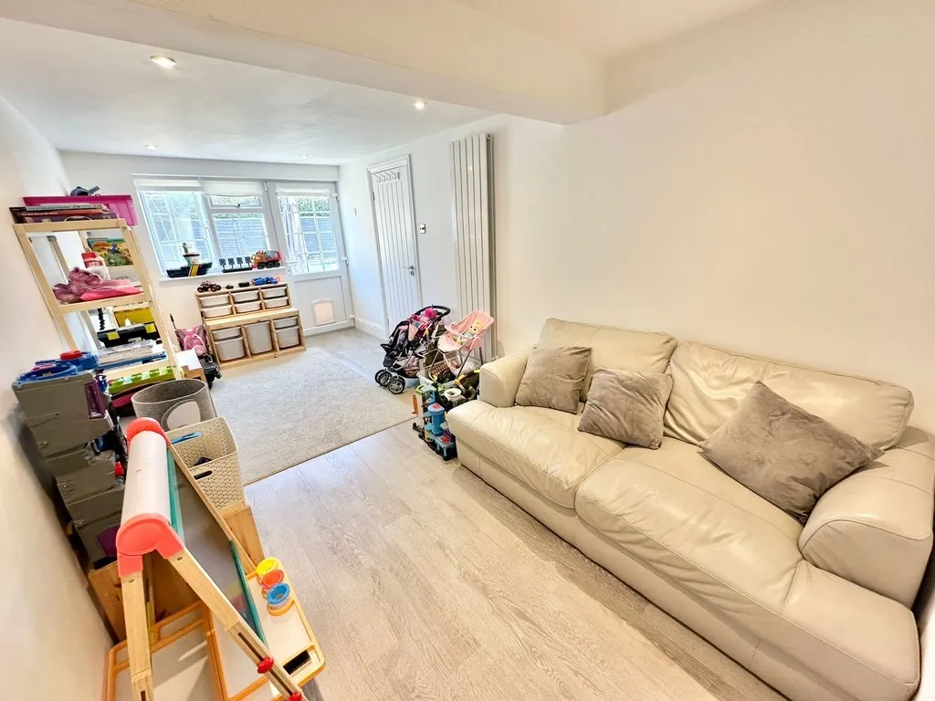 Mytchett, Camberley, photo 11