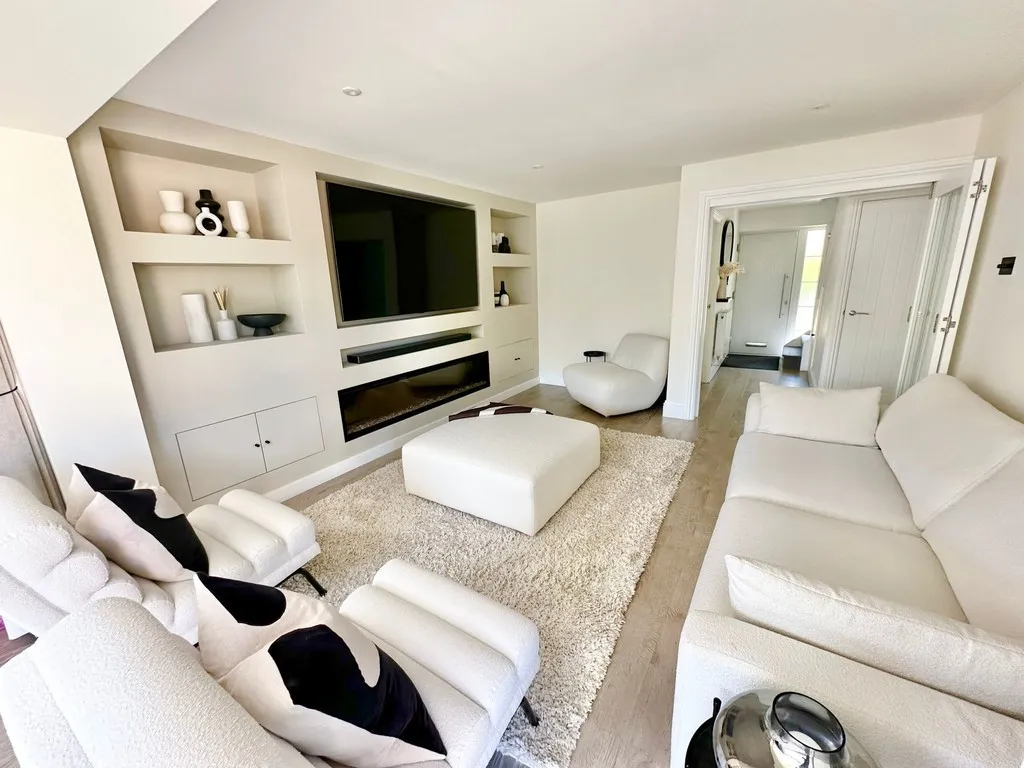 Mytchett, Camberley, photo 7