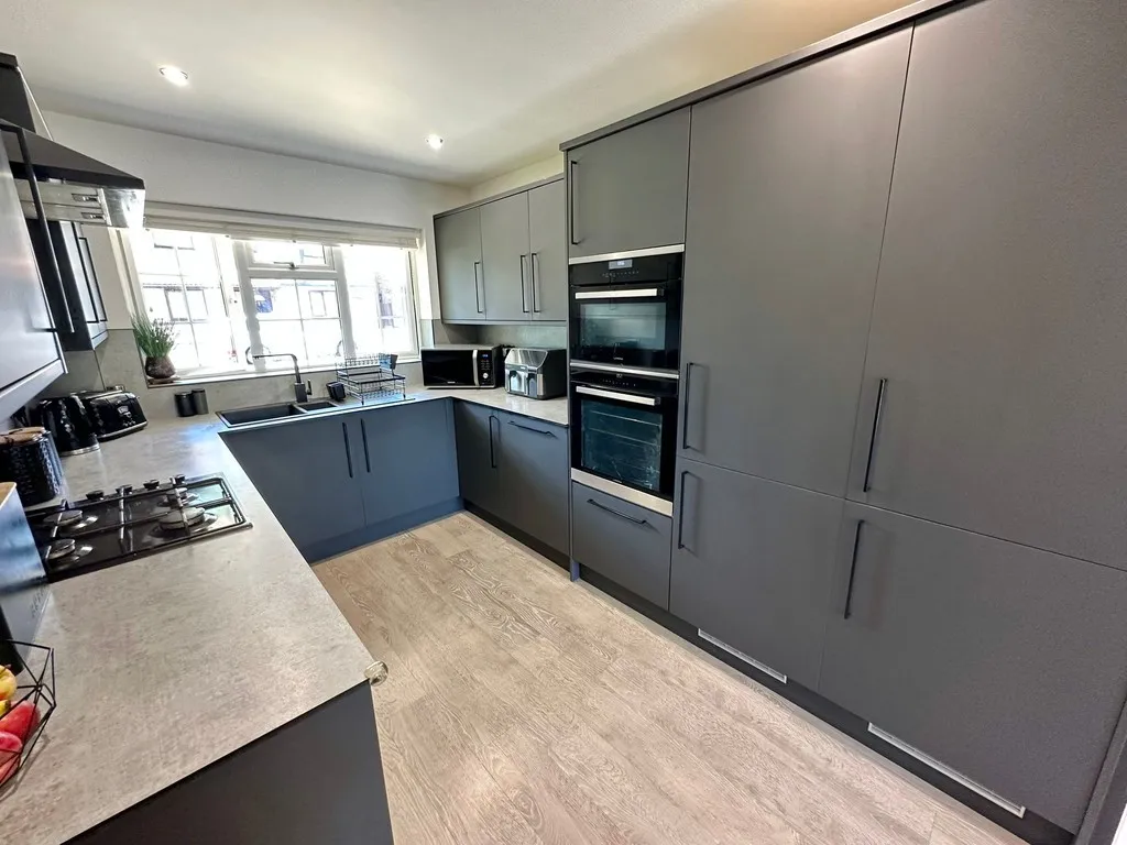 Mytchett, Camberley, photo 5