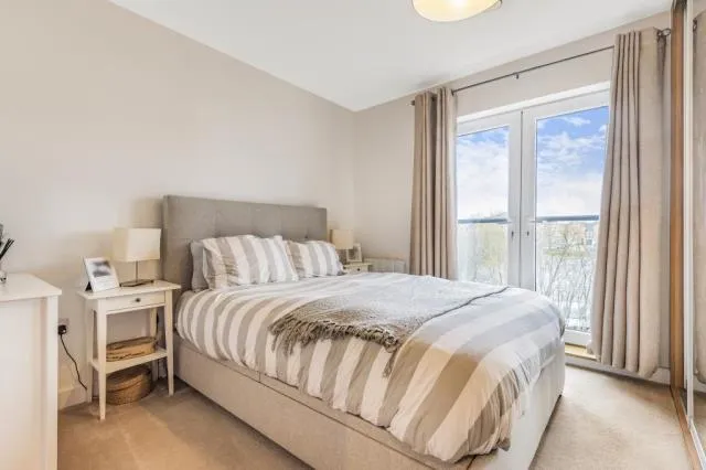 Dyas Road, Sunbury-On-Thames, TW16, photo 6