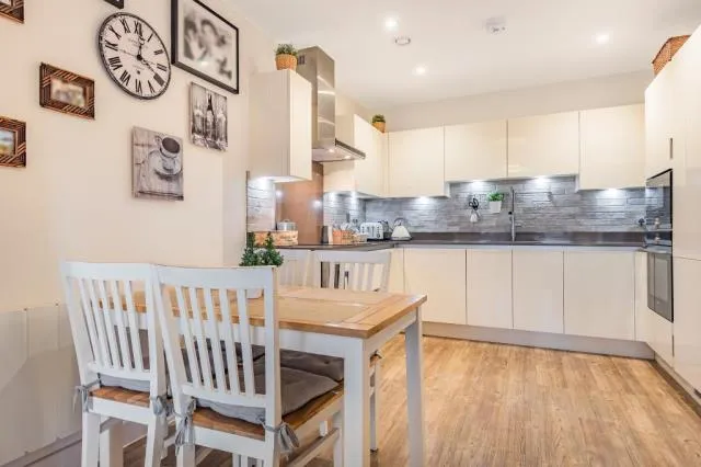 Dyas Road, Sunbury-On-Thames, TW16, photo 4
