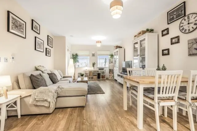 Dyas Road, Sunbury-On-Thames, TW16, photo 3