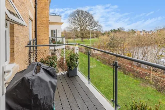 Dyas Road, Sunbury-On-Thames, TW16, photo 11