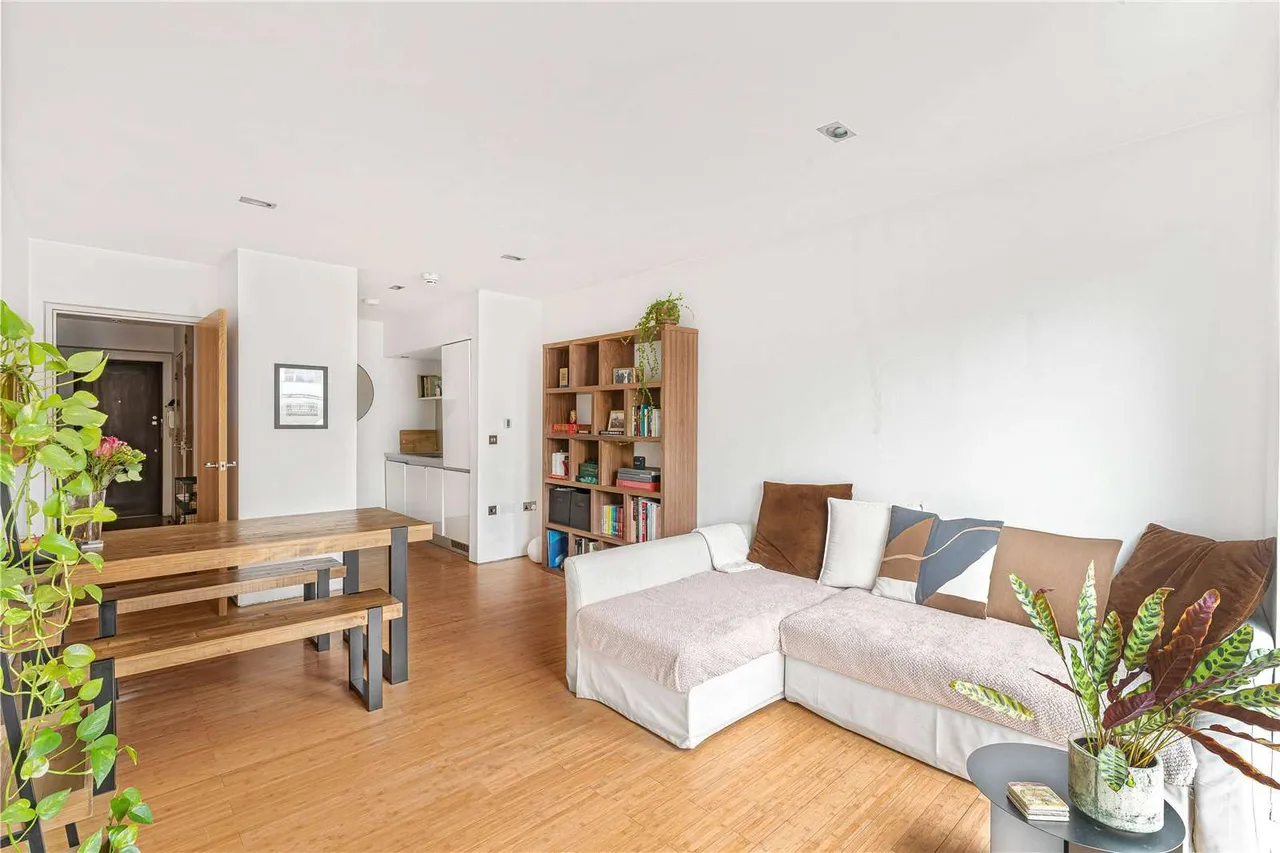 2 bed flat for sale — Kingsland Road, London, E8 4DN