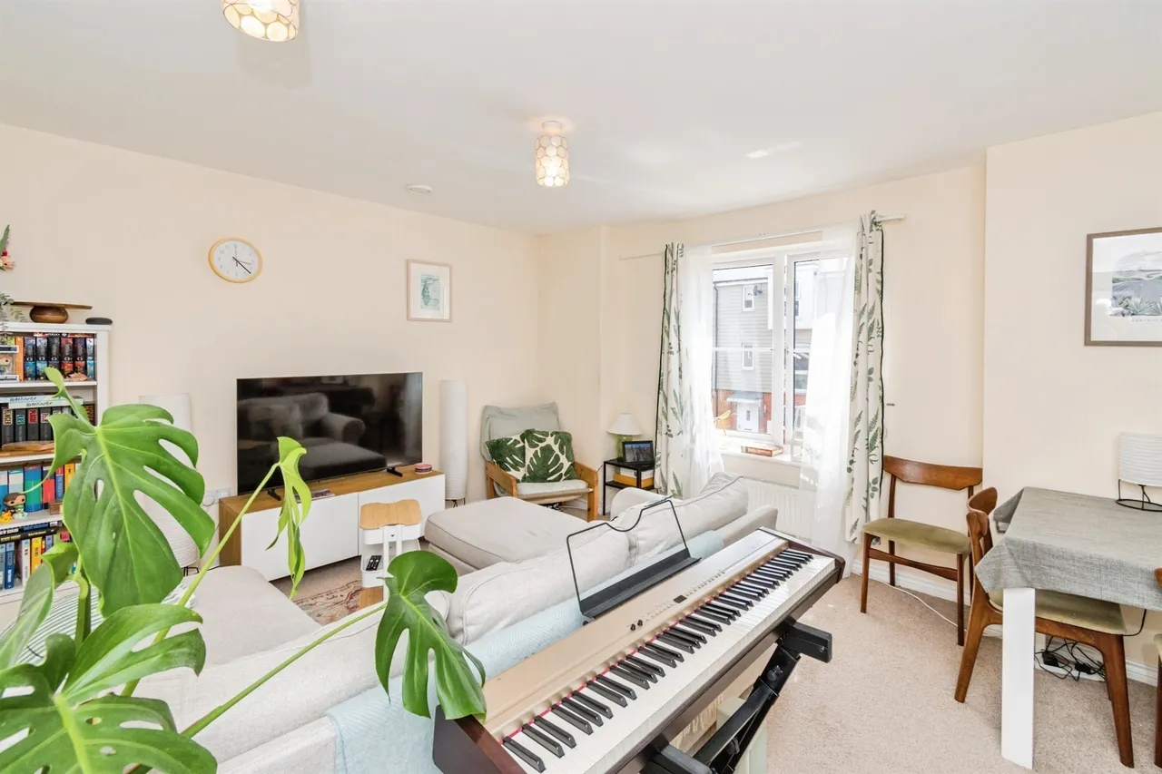 2 bed flat for sale — Cutforth Way, Abbottswood, Romsey