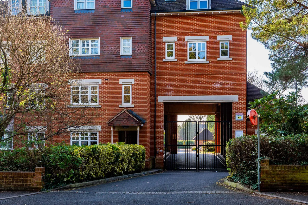 55 Abingdon Court, 9 Heathside Road, Woking, photo 2