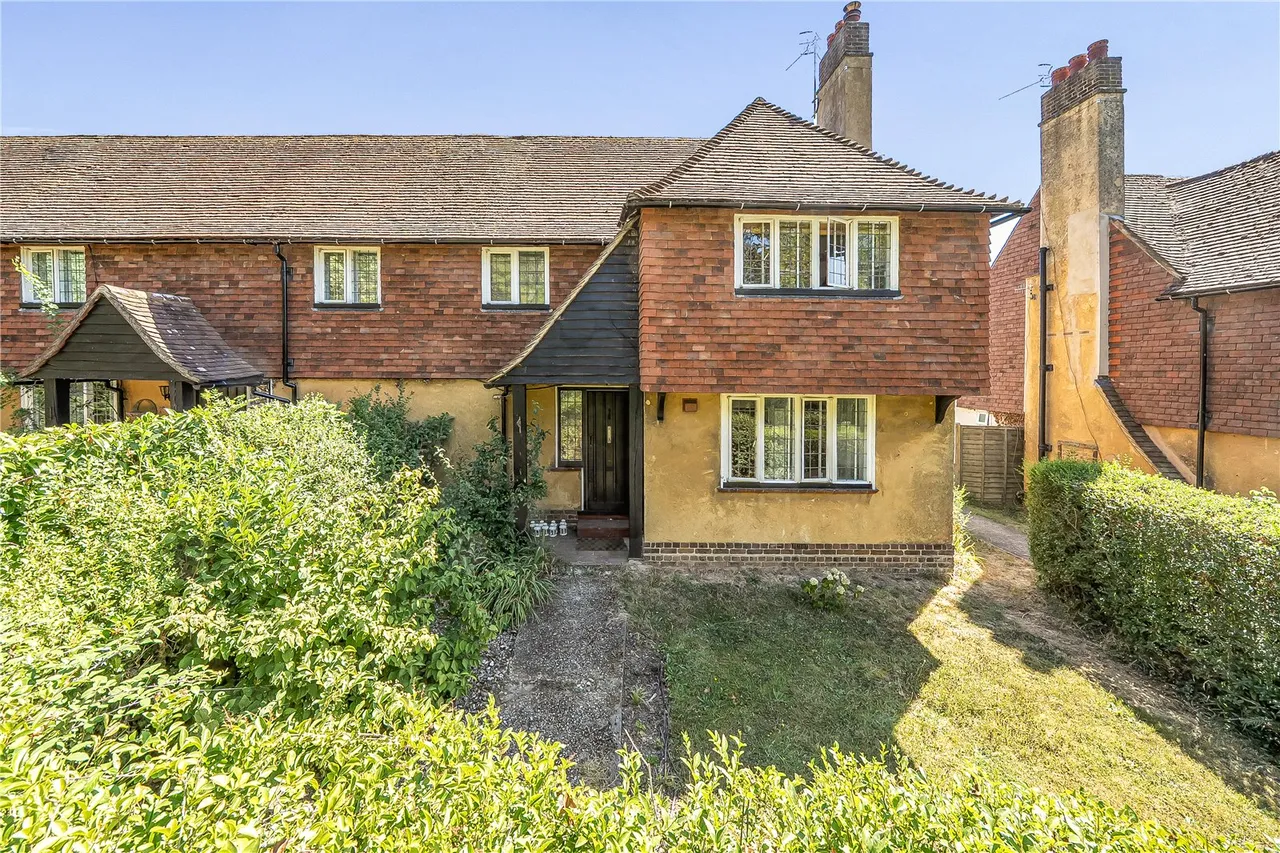 3 bed flat to rent, Camp Hill, Chiddingstone Causeway, TN11