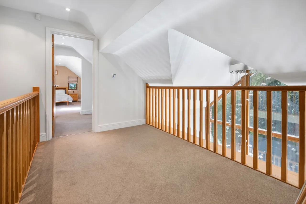 St. Johns Road, Hazlemere, HP15, photo 16