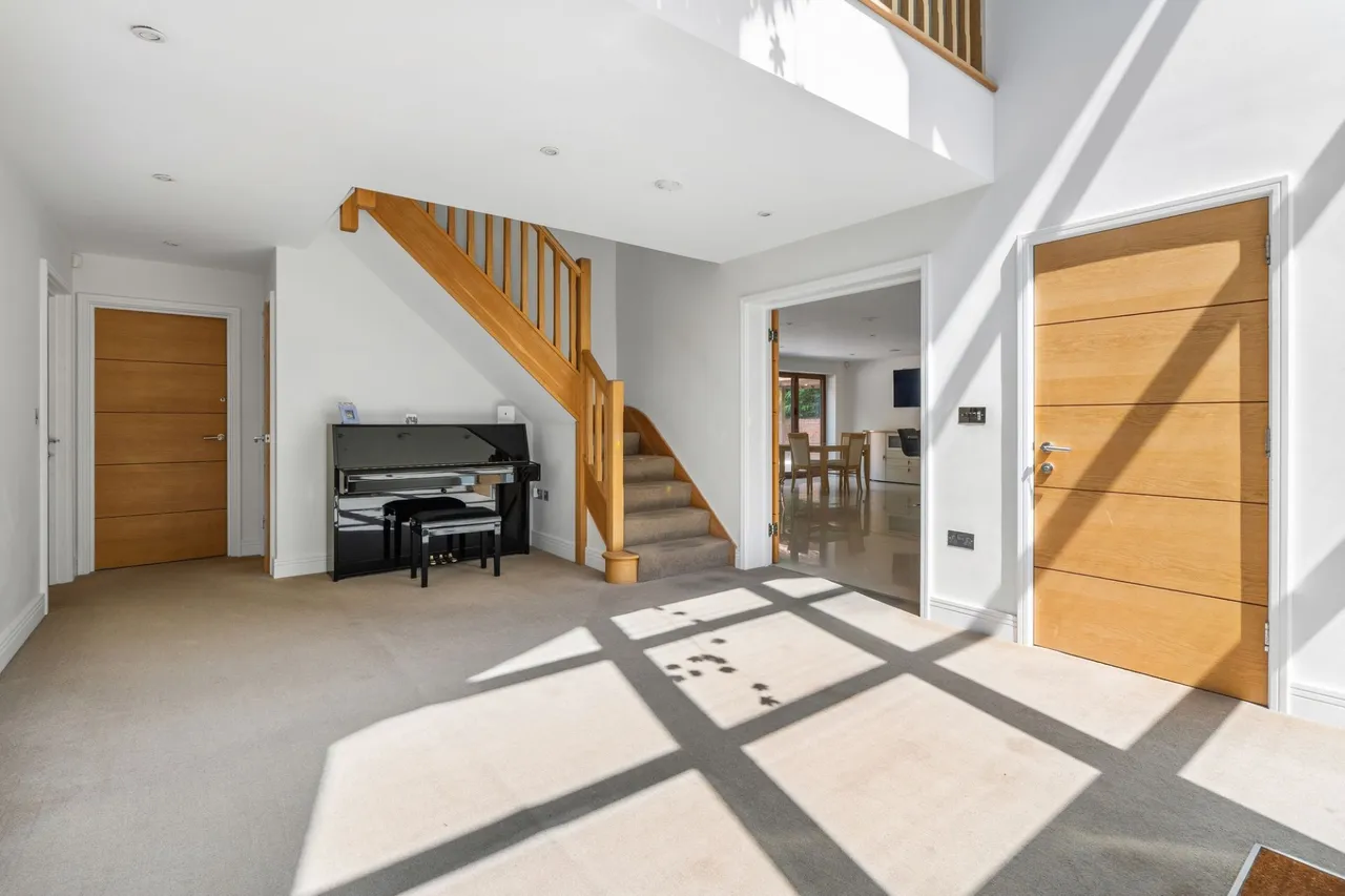 St. Johns Road, Hazlemere, HP15, photo 5