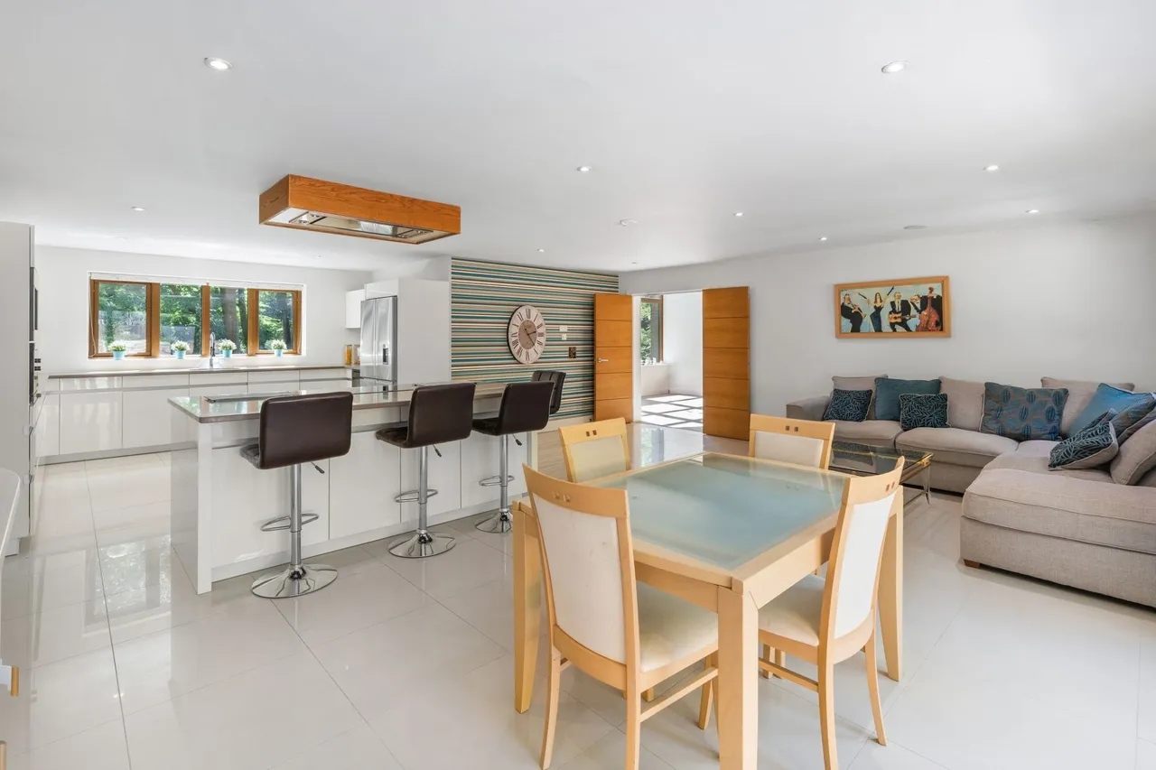 St. Johns Road, Hazlemere, HP15, photo 6