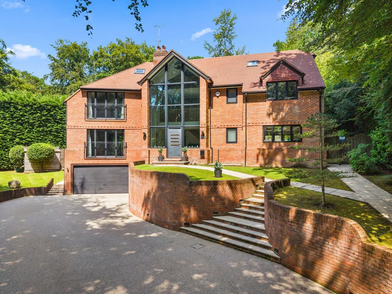6 bed house for sale — St. Johns Road, Hazlemere, HP15