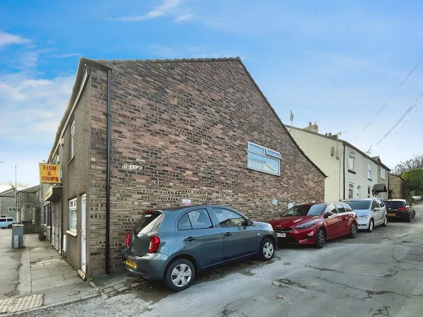 Market Street, Hollingworth, SK14, photo 9