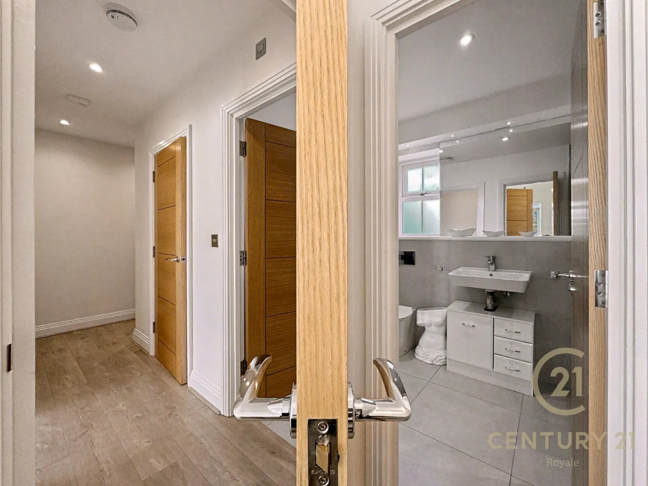 Bridge Street, Walton-On-Thames, KT12, photo 8