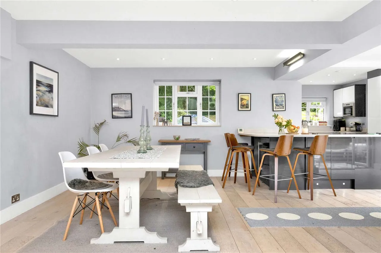 Chichester Road, Midhurst, West Sussex, GU29 9QE, photo 5
