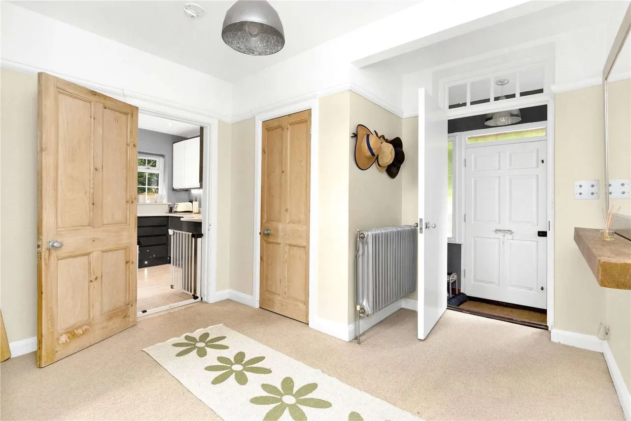 Chichester Road, Midhurst, West Sussex, GU29 9QE, photo 11