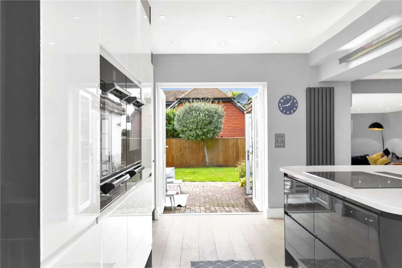 Chichester Road, Midhurst, West Sussex, GU29 9QE, photo 8