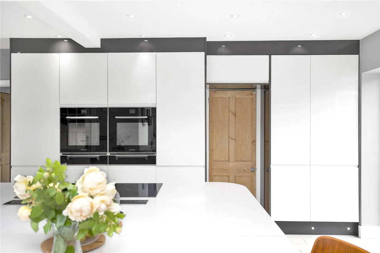 Chichester Road, Midhurst, West Sussex, GU29 9QE, photo 9