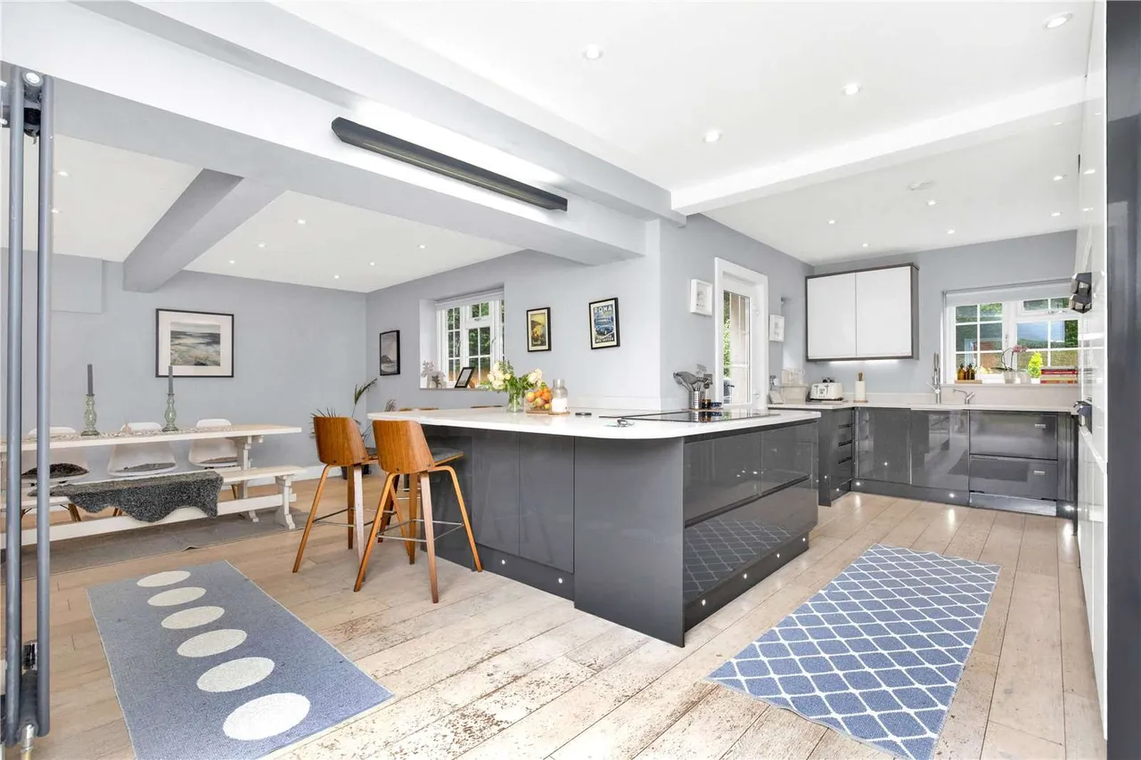 Chichester Road, Midhurst, West Sussex, GU29 9QE, photo 7