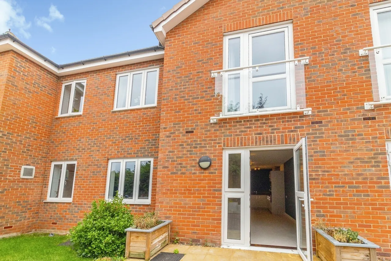 Barnsdale Drive, Westcroft, Milton Keynes, Buckinghamshire, MK4, photo 13