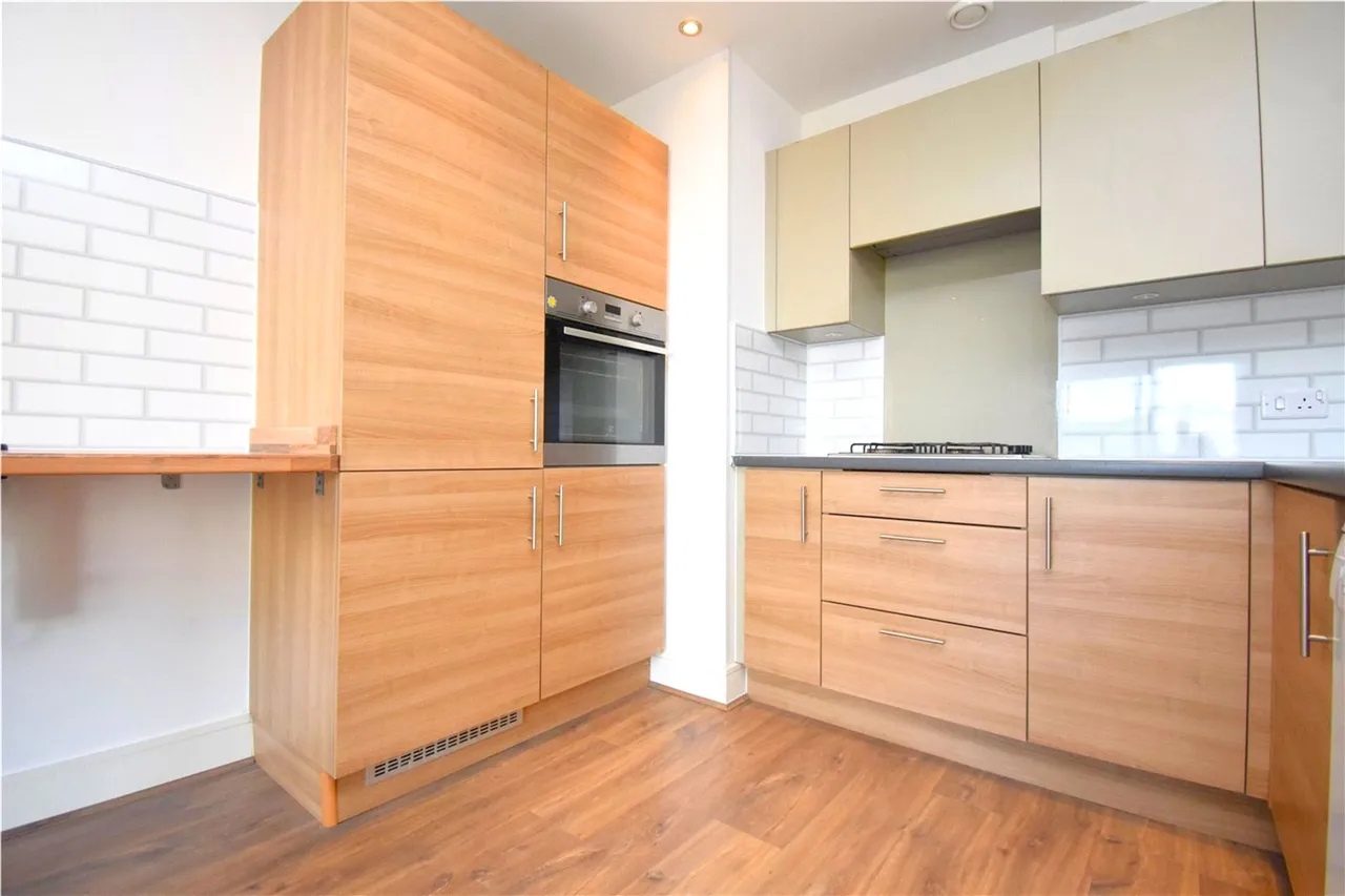 Queensmead, Farnborough, Hampshire, GU14 7GN, photo 4