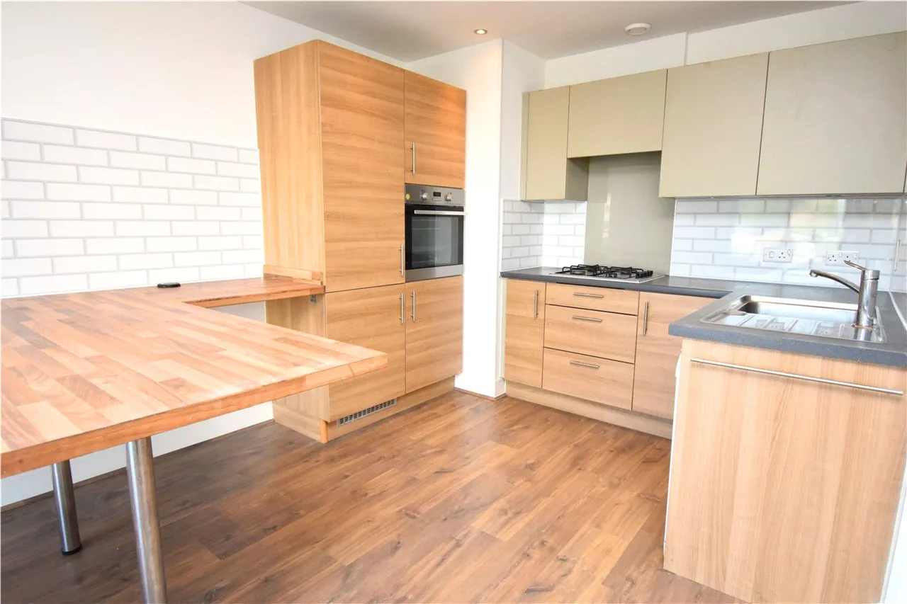 Queensmead, Farnborough, Hampshire, GU14 7GN, photo 2