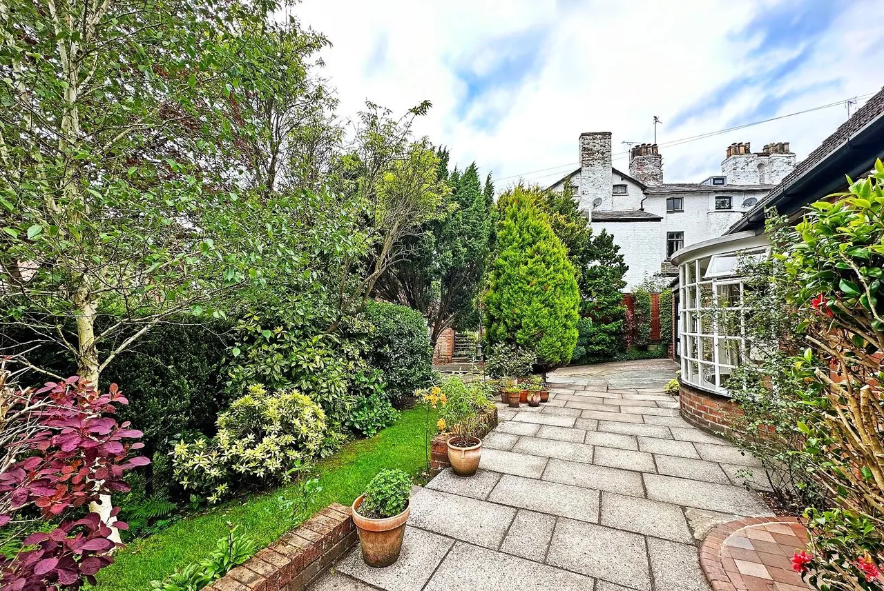 Brereton Close, Bowdon, Cheshire WA14 3AU, photo 47