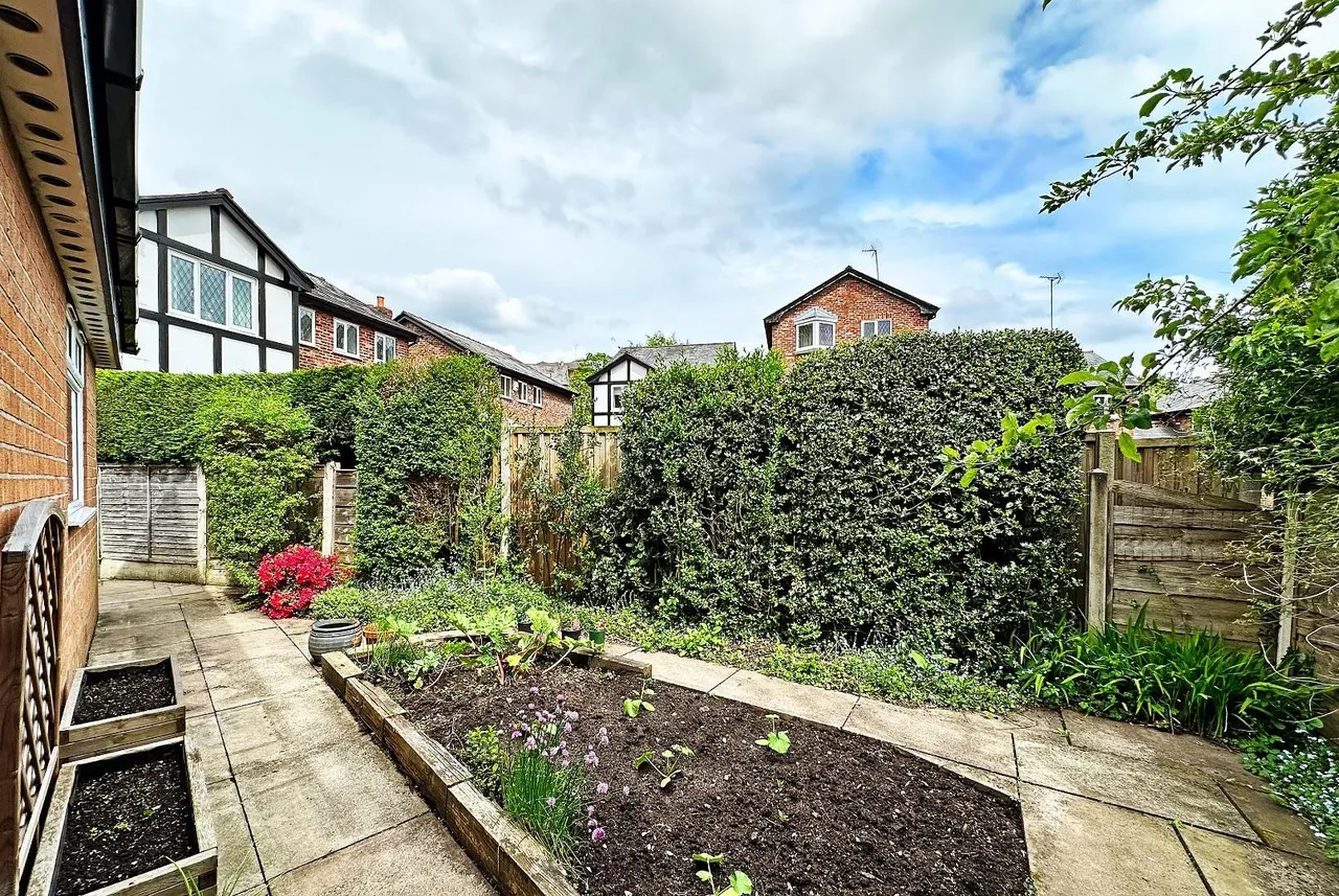 Brereton Close, Bowdon, Cheshire WA14 3AU, photo 44
