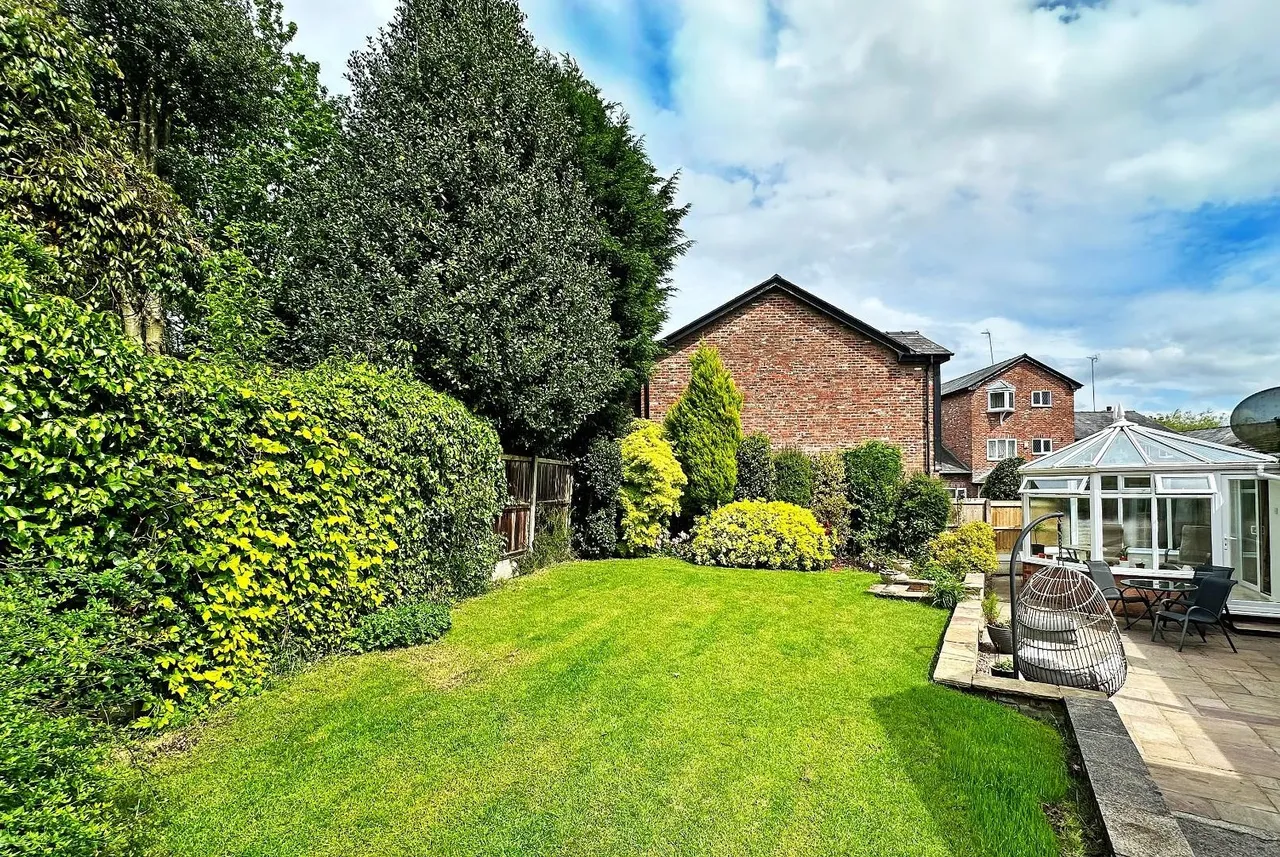 Brereton Close, Bowdon, Cheshire WA14 3AU, photo 6