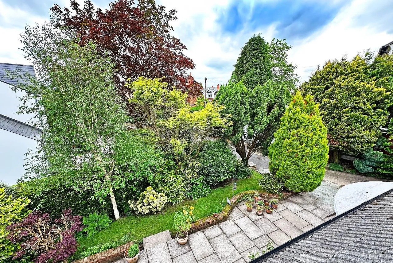 Brereton Close, Bowdon, Cheshire WA14 3AU, photo 32