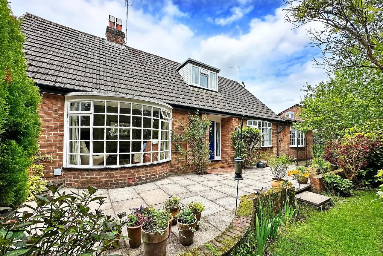 Brereton Close, Bowdon, Cheshire WA14 3AU, photo 2