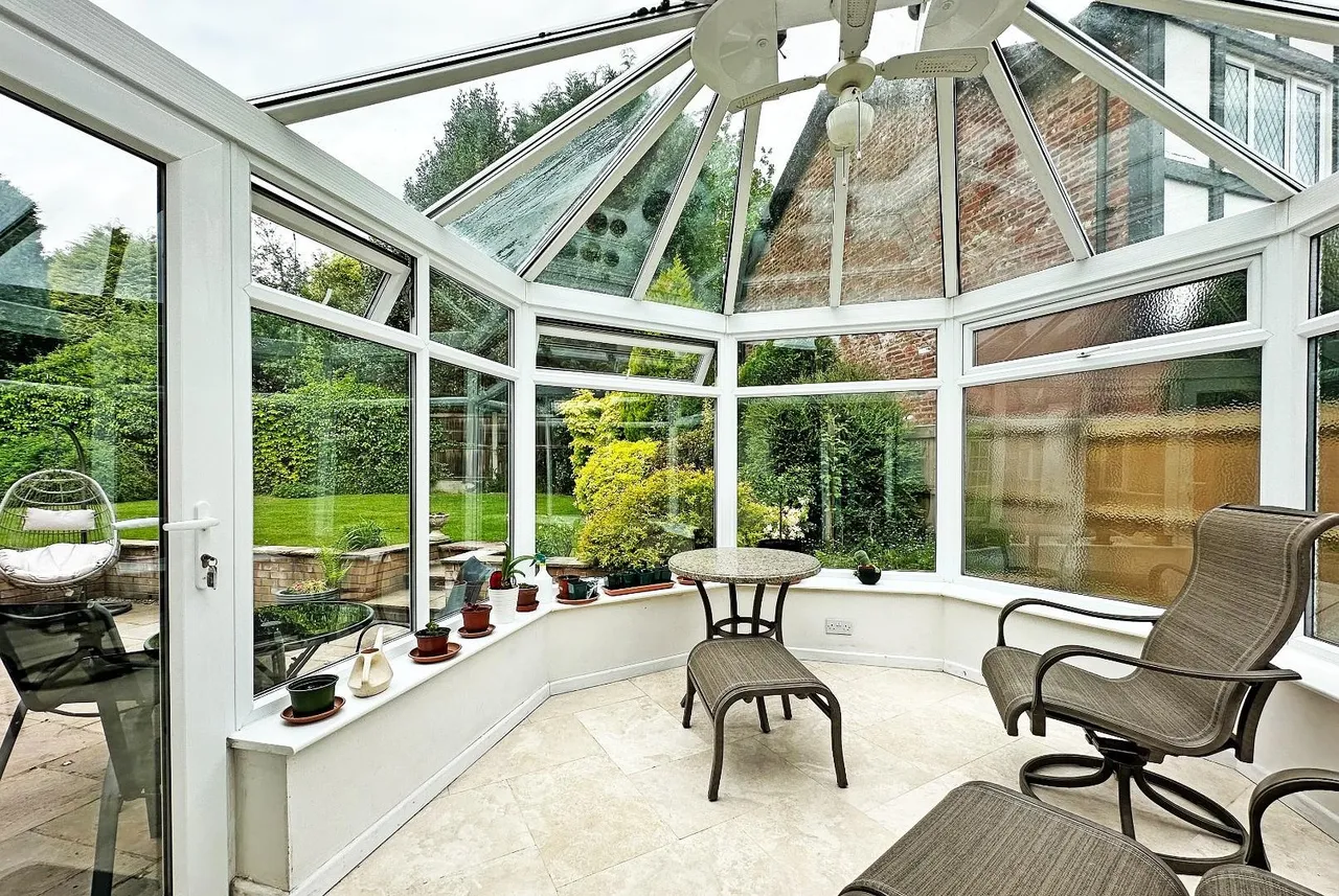 Brereton Close, Bowdon, Cheshire WA14 3AU, photo 10