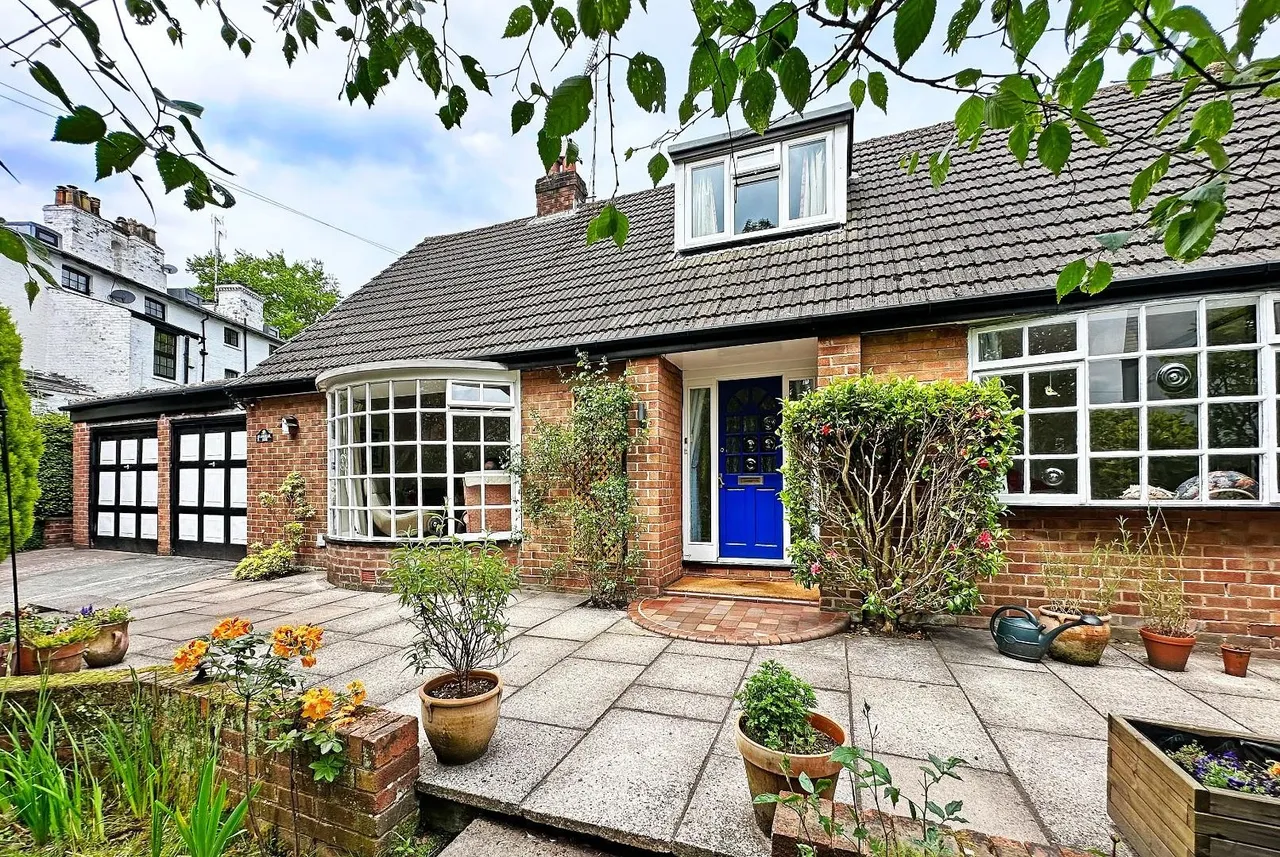 Brereton Close, Bowdon, Cheshire WA14 3AU, photo 16