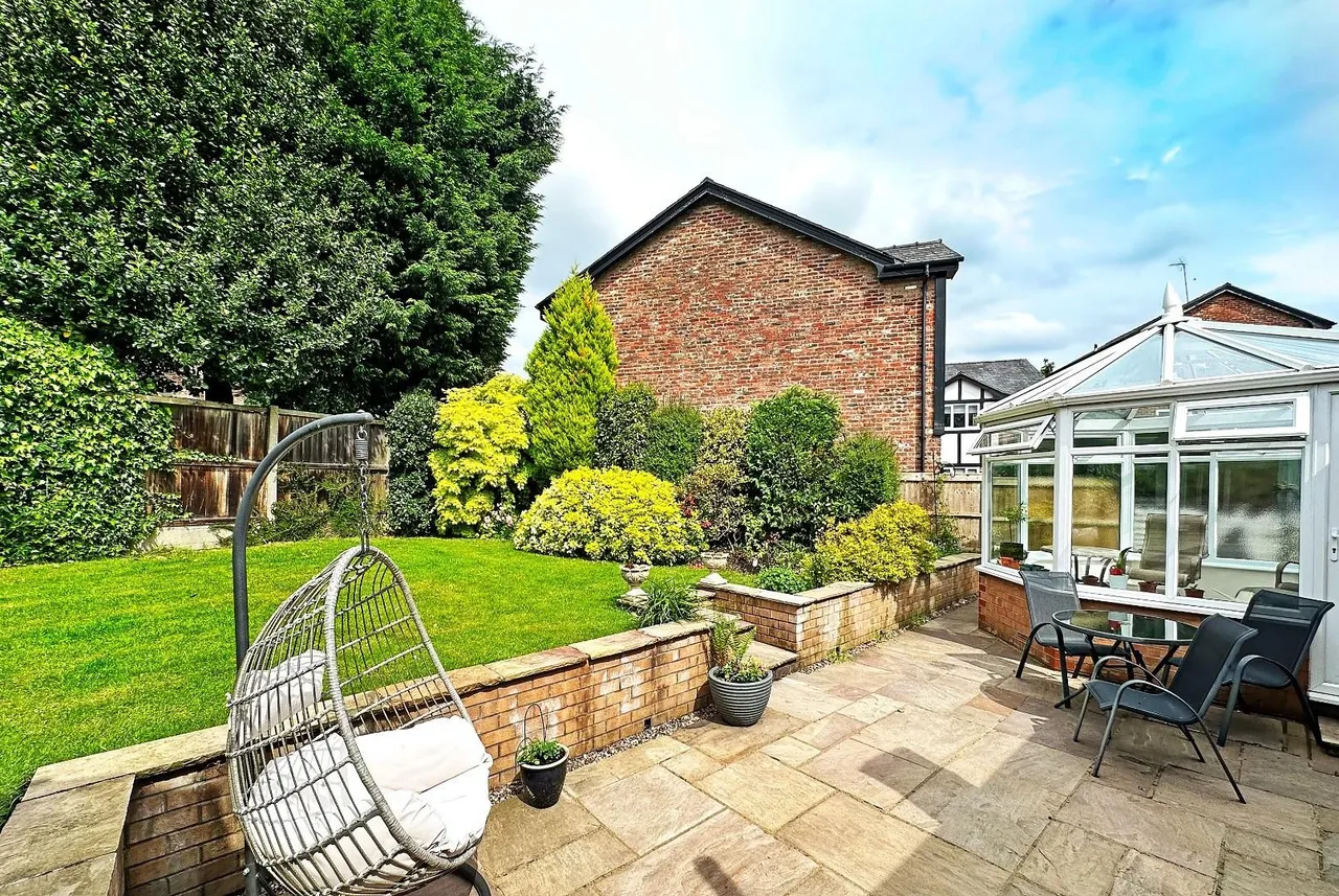 Brereton Close, Bowdon, Cheshire WA14 3AU, photo 38