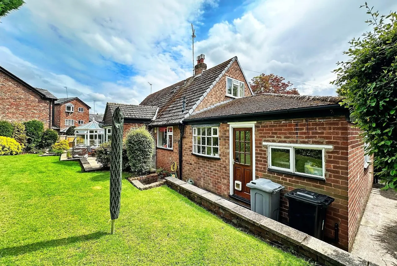 Brereton Close, Bowdon, Cheshire WA14 3AU, photo 39