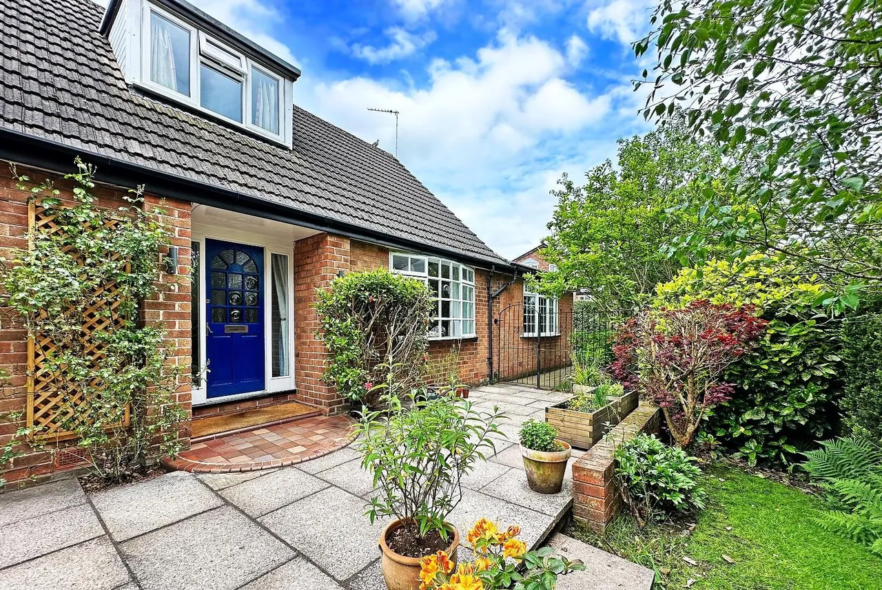 Brereton Close, Bowdon, Cheshire WA14 3AU, photo 15