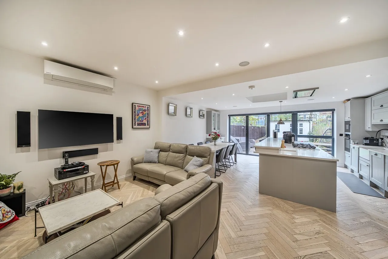 Westcombe Park Road, SE3, photo 4