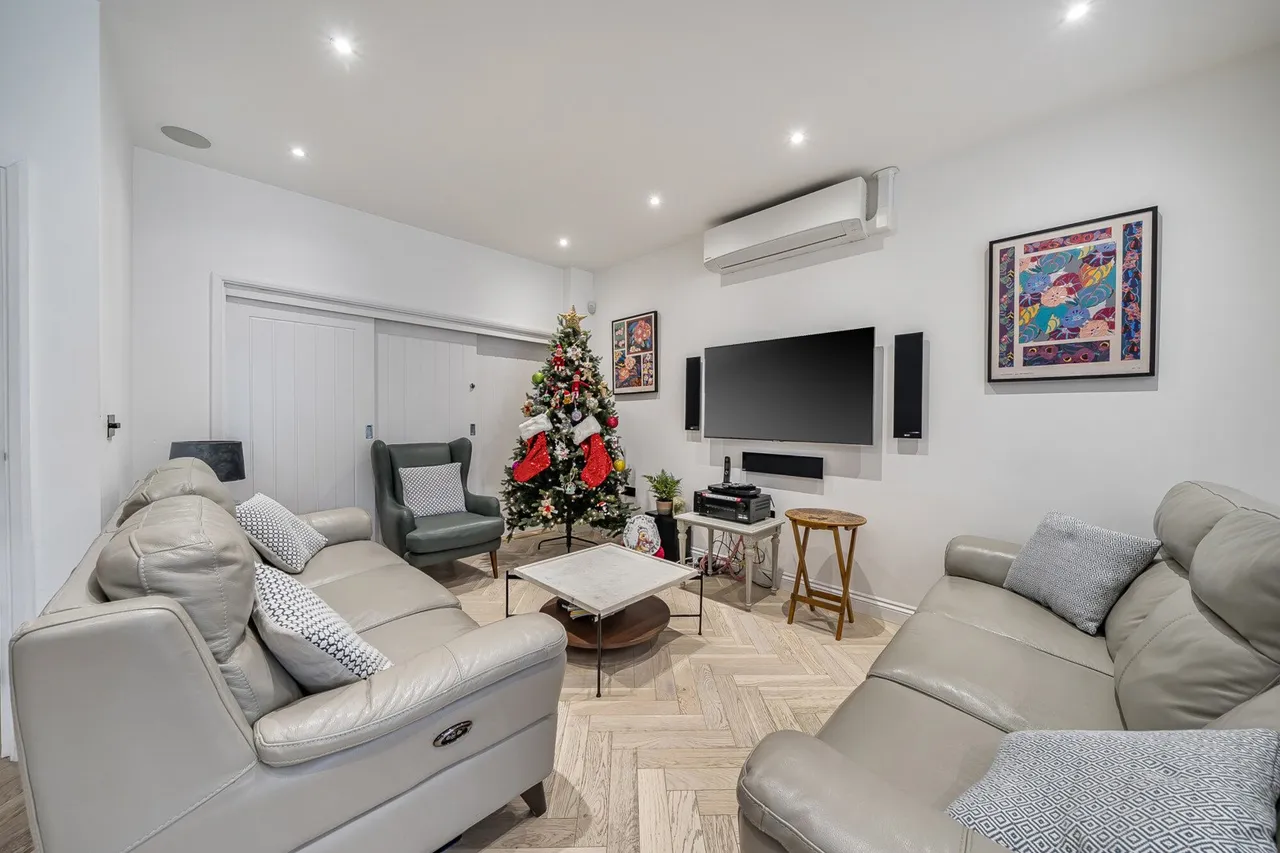 Westcombe Park Road, SE3, photo 2