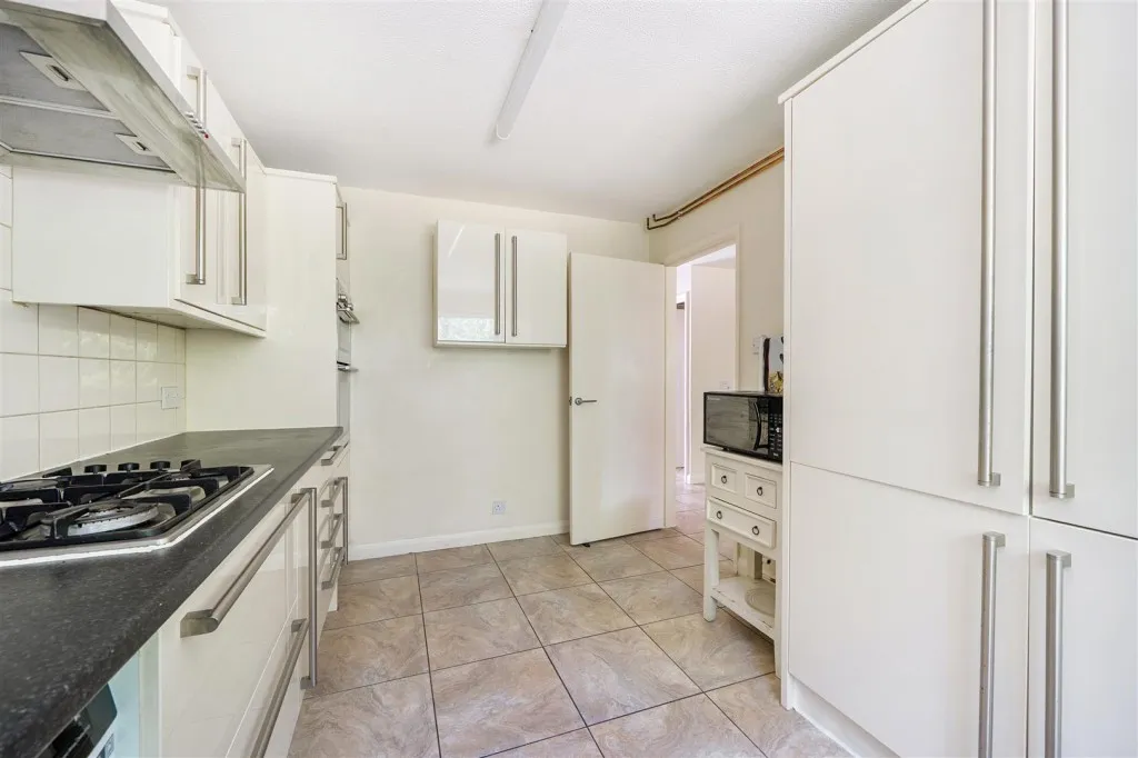 Woodford Close, Caversham, photo 9