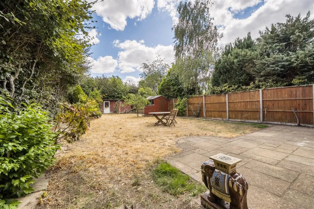 Woodford Close, Caversham, photo 21