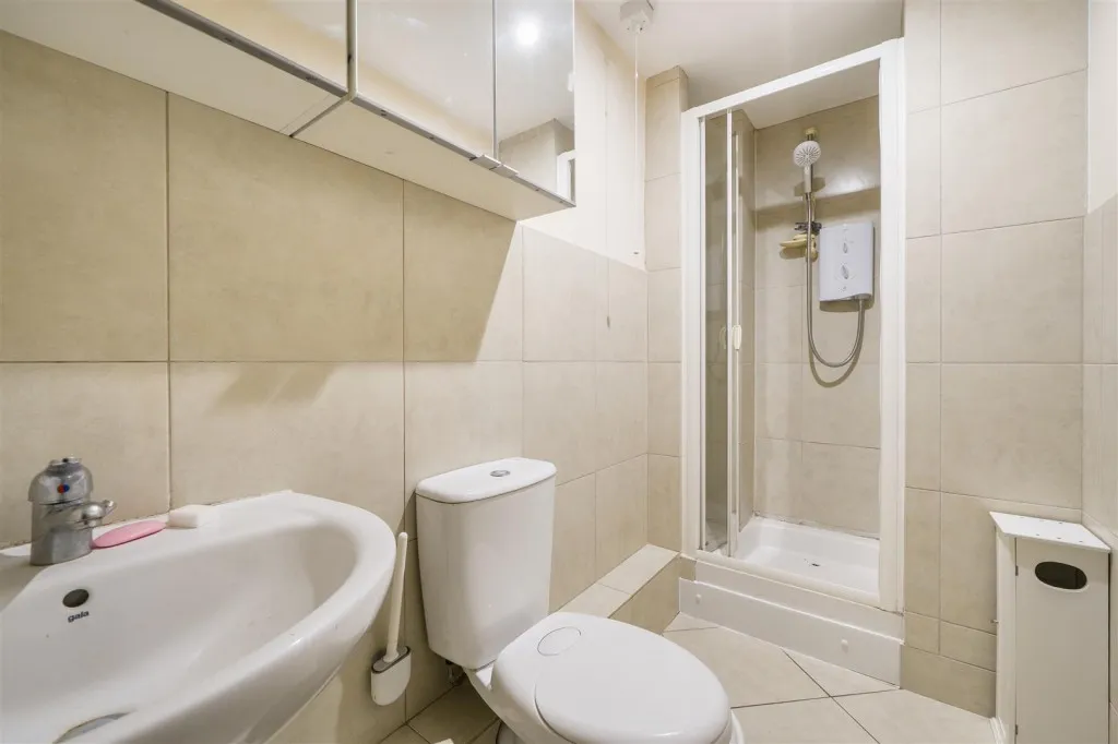 Woodford Close, Caversham, photo 19