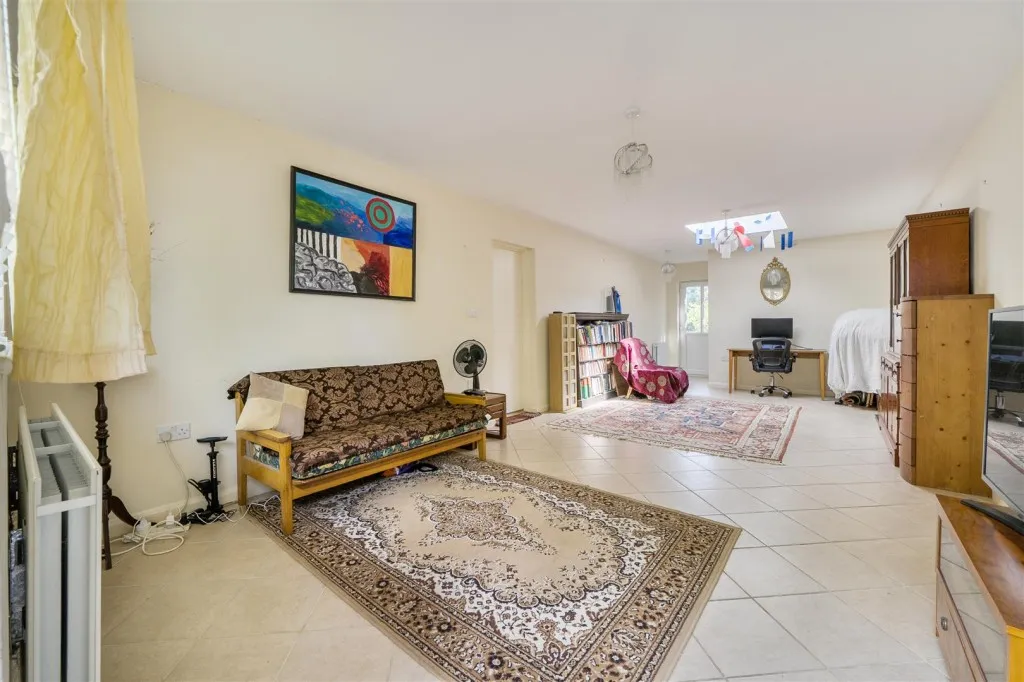 Woodford Close, Caversham, photo 7